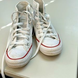 Women’s size 6 Converse